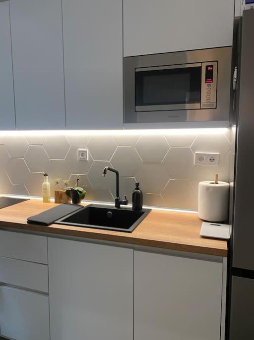 New Luxury Furnished Apartment - Beach, Varna Center & Fast Wi-Fi Ngoại thất bức ảnh