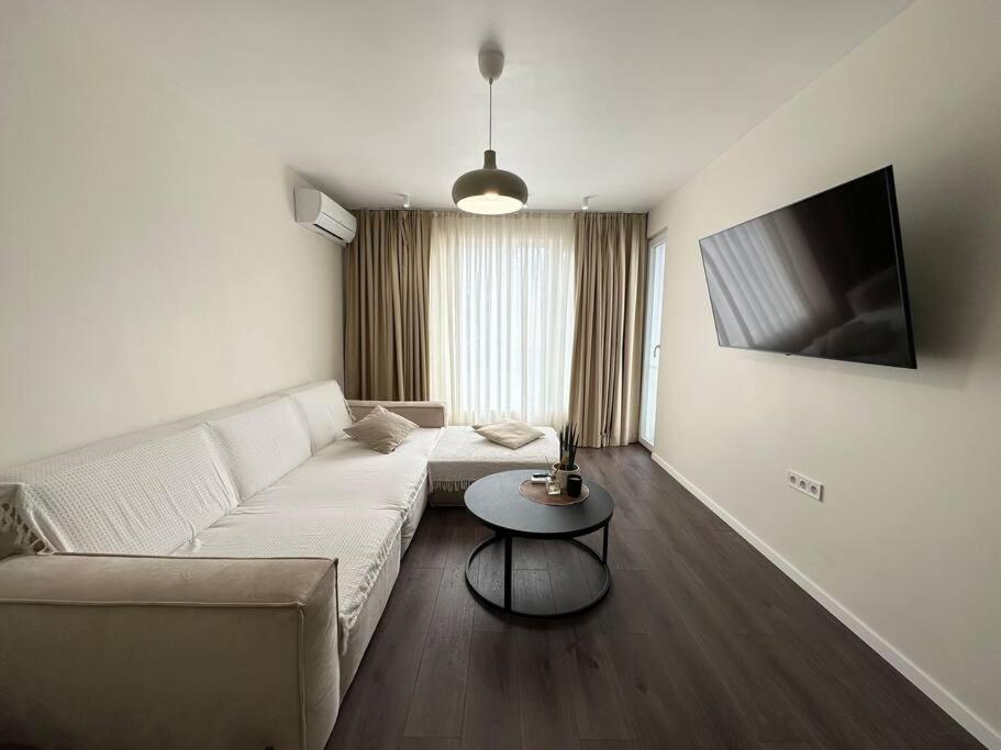 New Luxury Furnished Apartment - Beach, Varna Center & Fast Wi-Fi Ngoại thất bức ảnh