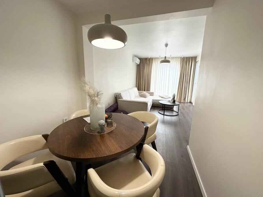 New Luxury Furnished Apartment - Beach, Varna Center & Fast Wi-Fi Ngoại thất bức ảnh