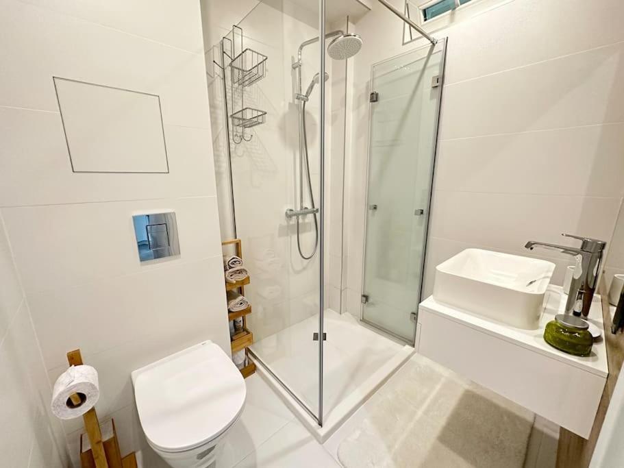 New Luxury Furnished Apartment - Beach, Varna Center & Fast Wi-Fi Ngoại thất bức ảnh