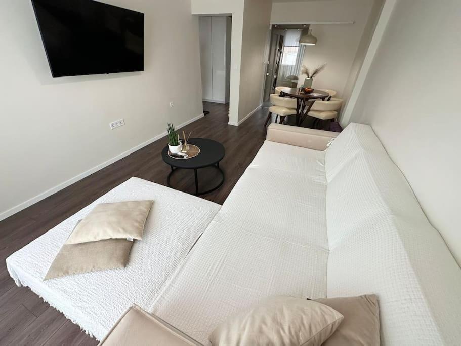 New Luxury Furnished Apartment - Beach, Varna Center & Fast Wi-Fi Ngoại thất bức ảnh