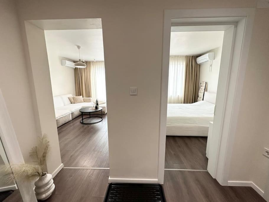 New Luxury Furnished Apartment - Beach, Varna Center & Fast Wi-Fi Ngoại thất bức ảnh