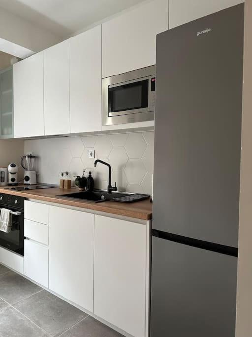 New Luxury Furnished Apartment - Beach, Varna Center & Fast Wi-Fi Ngoại thất bức ảnh