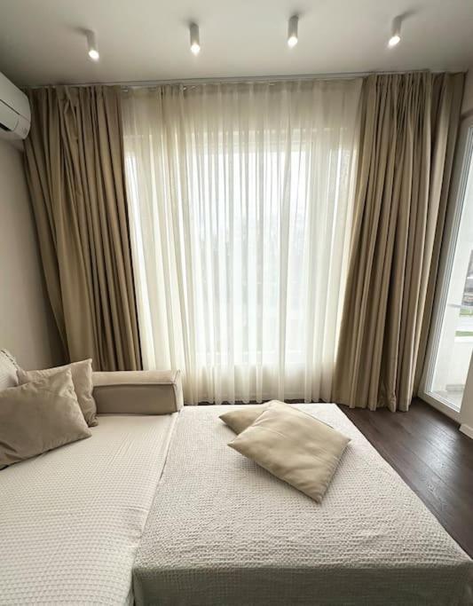 New Luxury Furnished Apartment - Beach, Varna Center & Fast Wi-Fi Ngoại thất bức ảnh