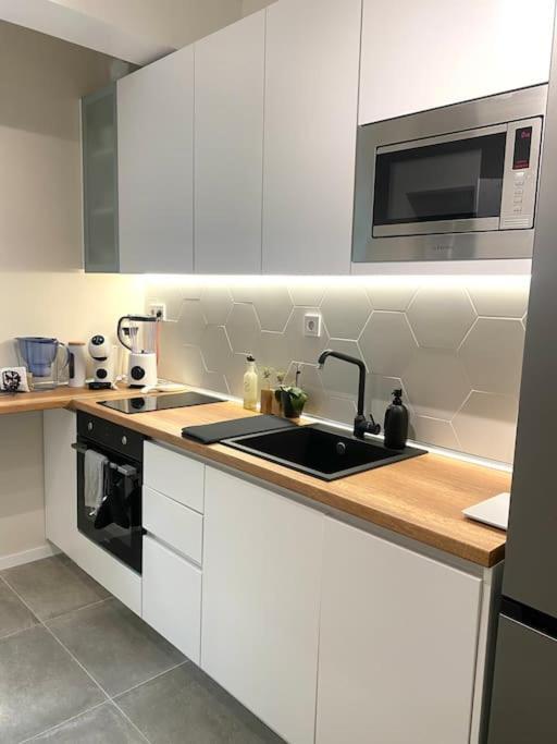 New Luxury Furnished Apartment - Beach, Varna Center & Fast Wi-Fi Ngoại thất bức ảnh